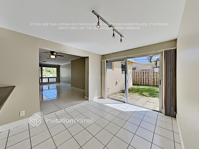 Building Photo - 1906 N 37th Ave