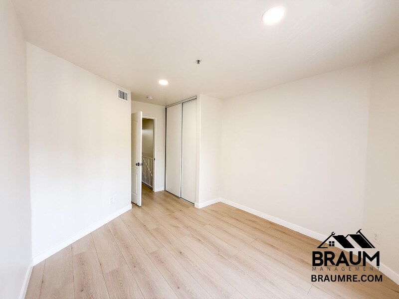 Building Photo - 7323 Winnetka Ave