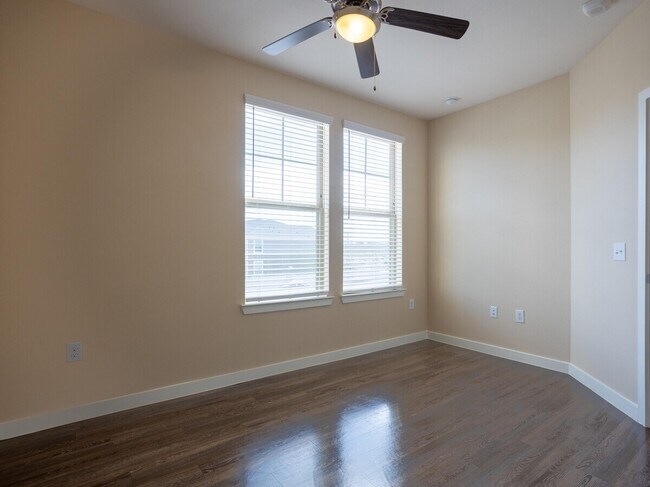 Building Photo - Save Big—Call Now! Get $500 Off Your Rent!
