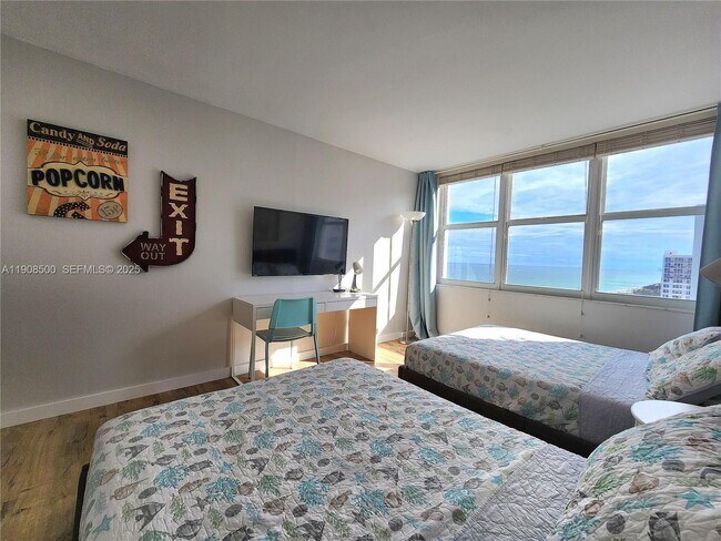 Building Photo - 2751 S Ocean Dr