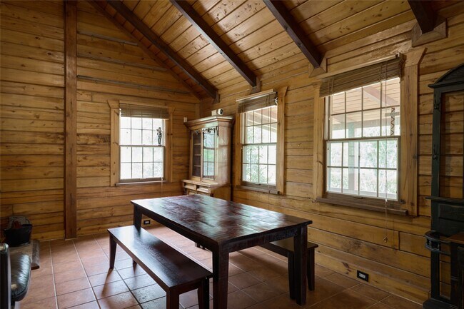 Building Photo - 18233 Country Pl Dr