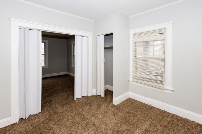 Building Photo - 9903 Sladden Ave