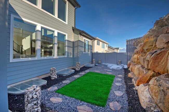 Building Photo - 423 W Red Wolf Dr