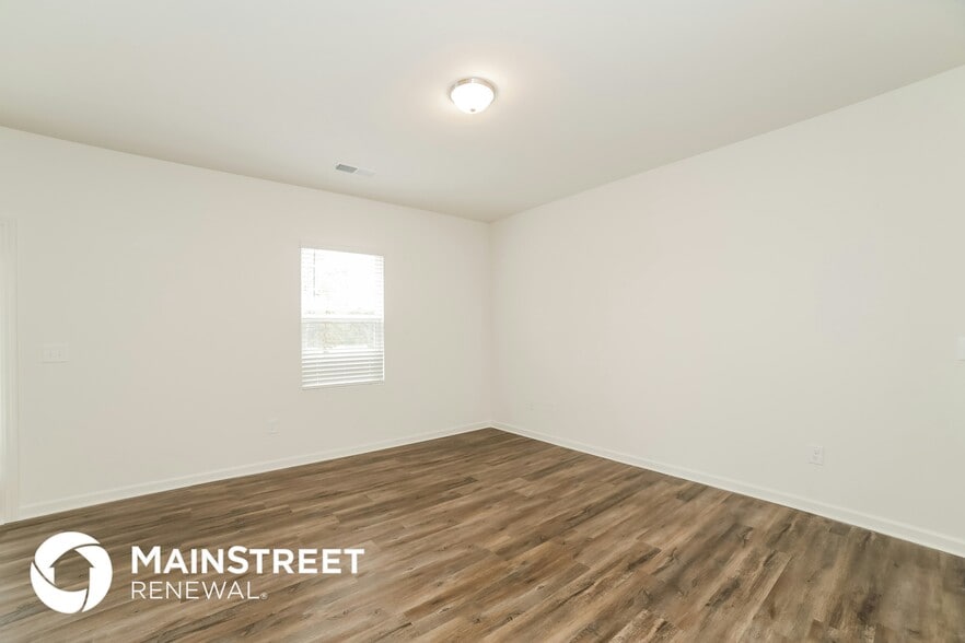 Building Photo - 8615 Paradise Dr