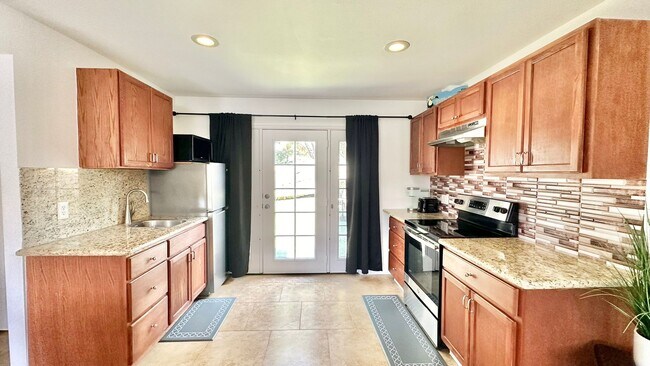 Building Photo - Spacious & Private Studio Layout Guest Hom...