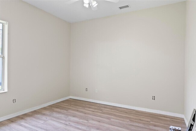 Building Photo - 24 Lakecliff Dr