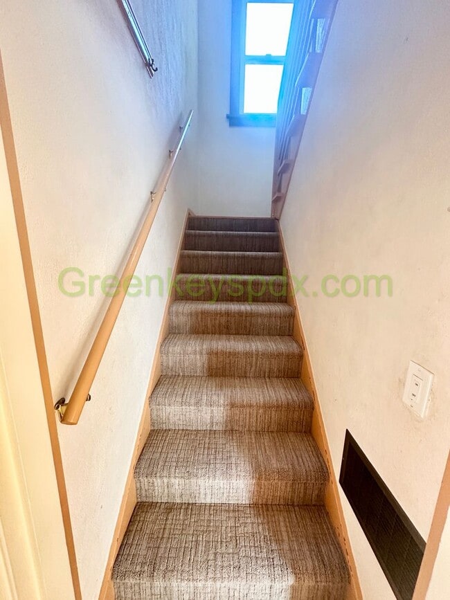 Building Photo - Wow! Amazing 3-bedroom 1-bath house with large fully fenced backyard