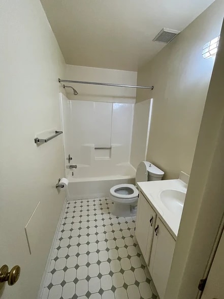 Building Photo - 3863 Steppes Ct