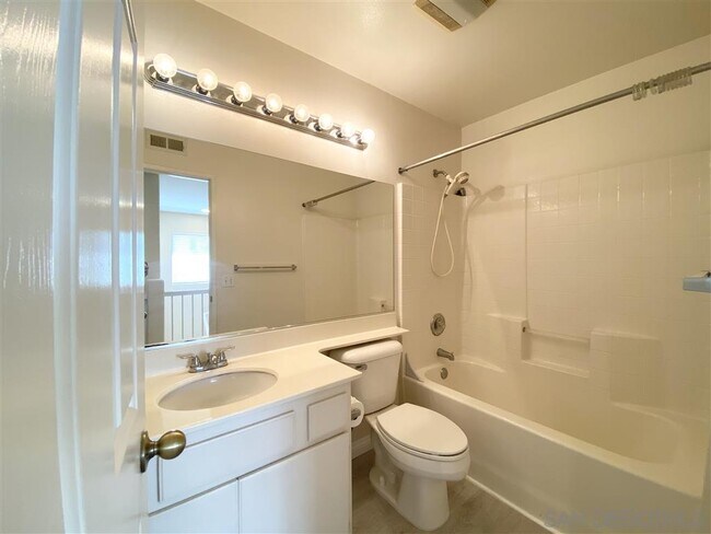 Building Photo - 11577 Compass Point Dr N