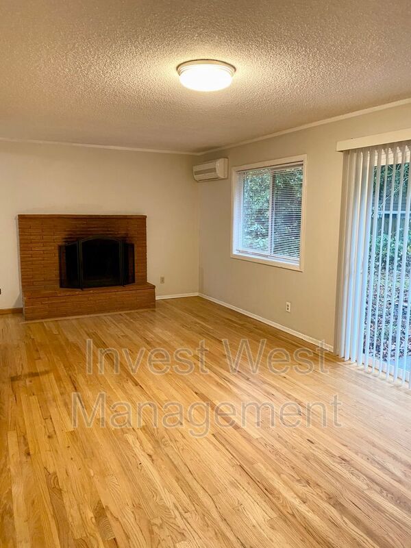 Building Photo - 1300 NE 88th St