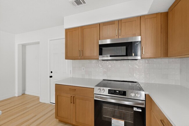Building Photo - 11231 Pelican Dr
