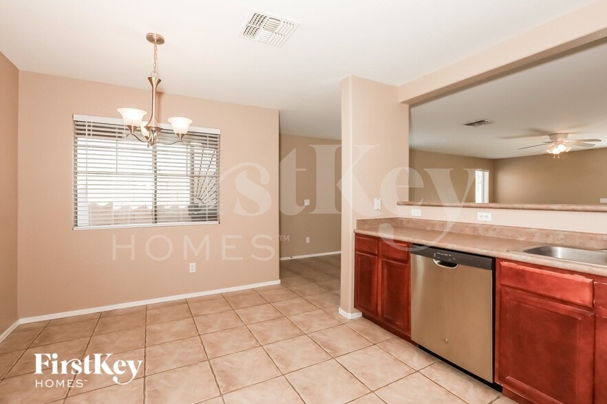 Building Photo - 1671 Maddison Cir