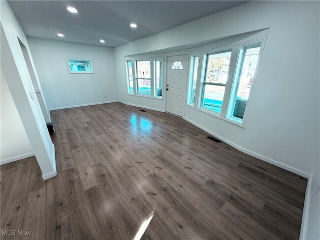 Building Photo - 10714 Greenlawn Ave