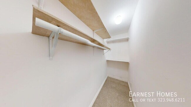 Building Photo - 17155 Donmetz St