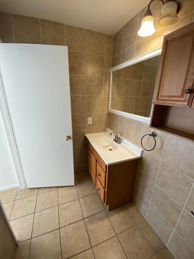 Building Photo - Mandalay Springs