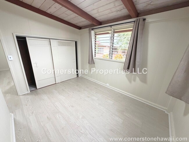 Building Photo - 1558 Hoonipo St