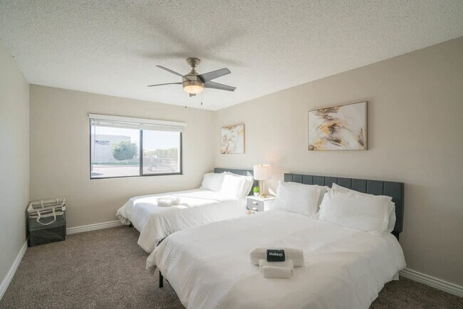 Building Photo - 8570 E McDowell Rd