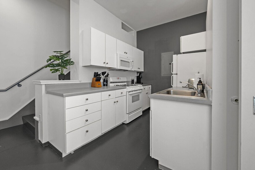 Building Photo - 160 E Berkeley St