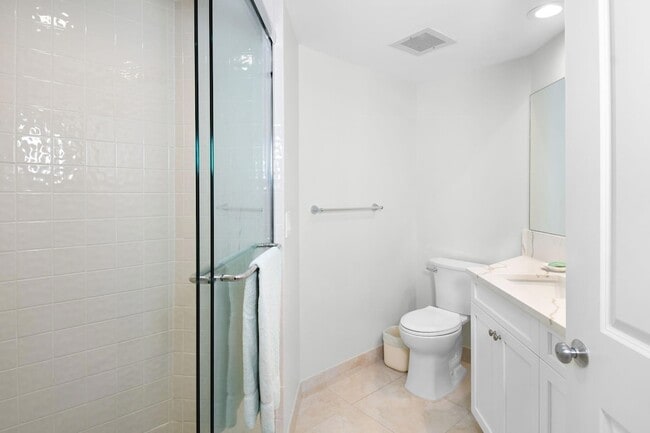 Building Photo - 221 NE Plantation Rd