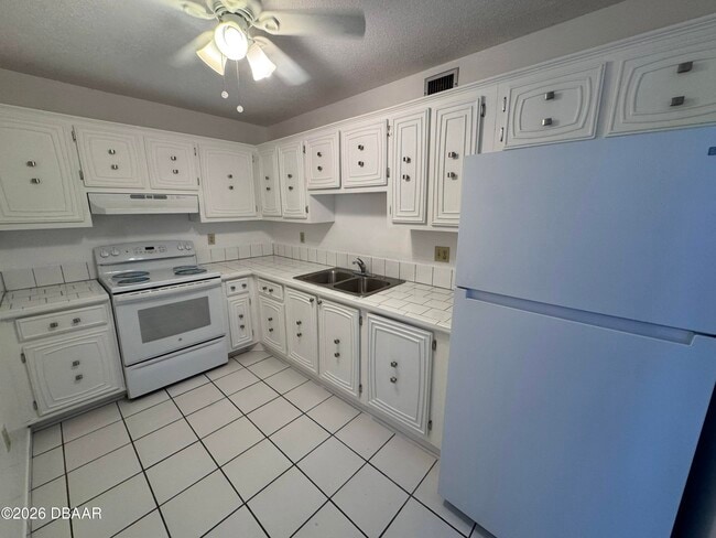 Building Photo - 2711 N Halifax Ave