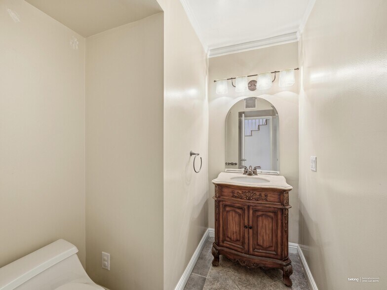Building Photo - 4610 Densmore Ave