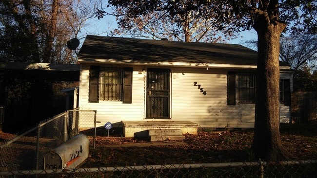 Primary Photo - 2754Lakehurst