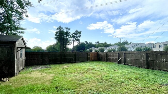 Building Photo - 1300 Debbs Ln