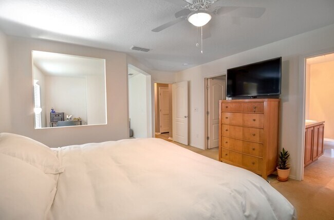 Building Photo - 2527 Eisner Dr