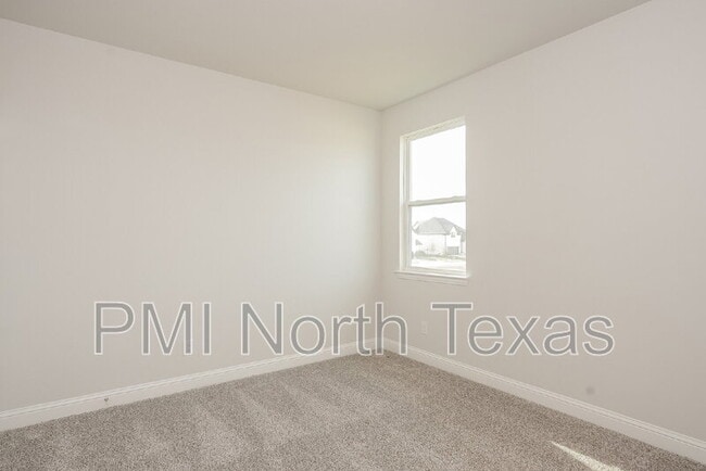 Building Photo - 532 Chianti Dr