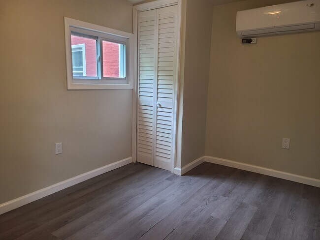 Building Photo - 31 Upland Ave