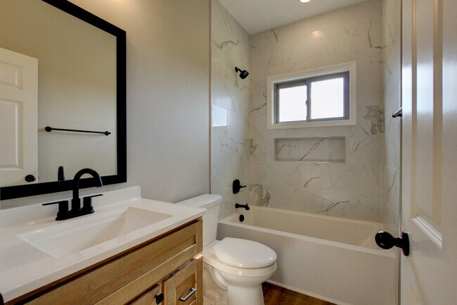 Building Photo - 102 Riverbend Dr
