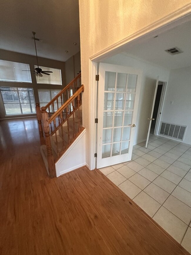 Building Photo - AVAILABLE NOW!!