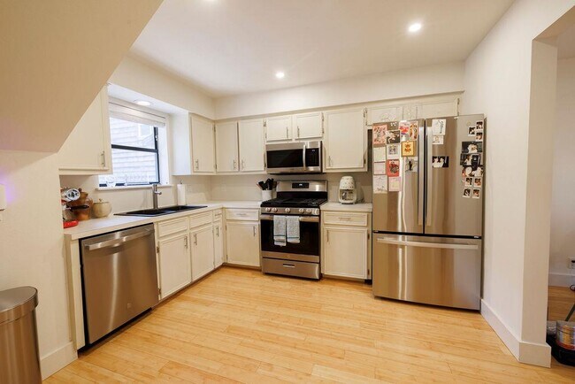 Building Photo - 7320 Cave Hollow Dr