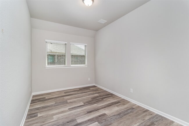 Building Photo - 323 Fanpalm Ct