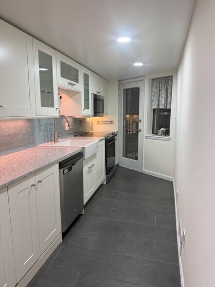 Building Photo - 1202 E Capitol St NE