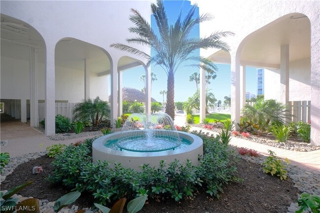 Building Photo - 12945 Vanderbilt Dr