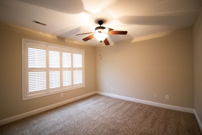 Building Photo - 1343 Ambleside Dr