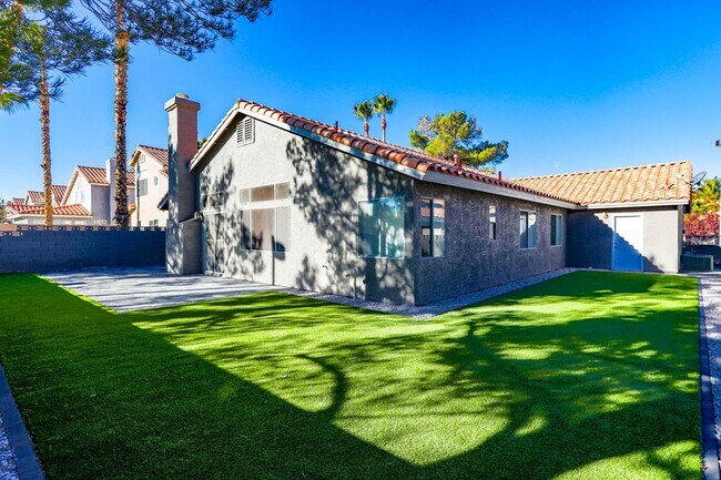 Building Photo - Single Story, 3 Bedroom, Peccole Ranch Beauty