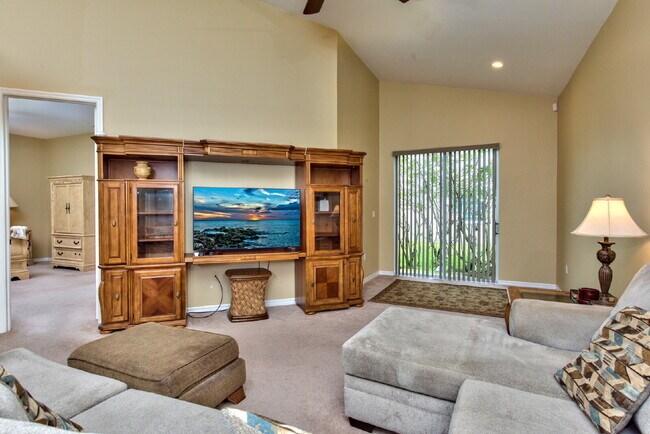 Building Photo - Queens Park - Pool home with a separate ca...
