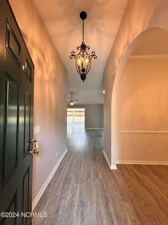 Building Photo - Beautiful brick home in sought-after Sandp...