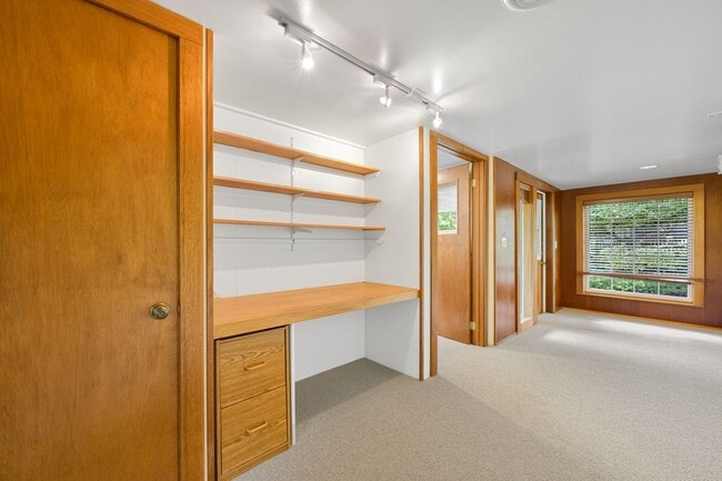 Building Photo - Charming 2-Bedroom Home with Stunning Wate...