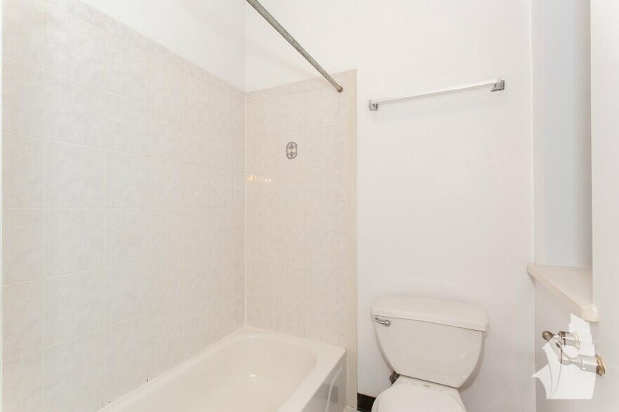 Building Photo - 1813 N Milwaukee Ave