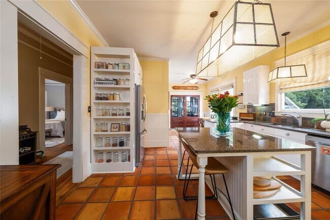 Building Photo - 6 White St NW