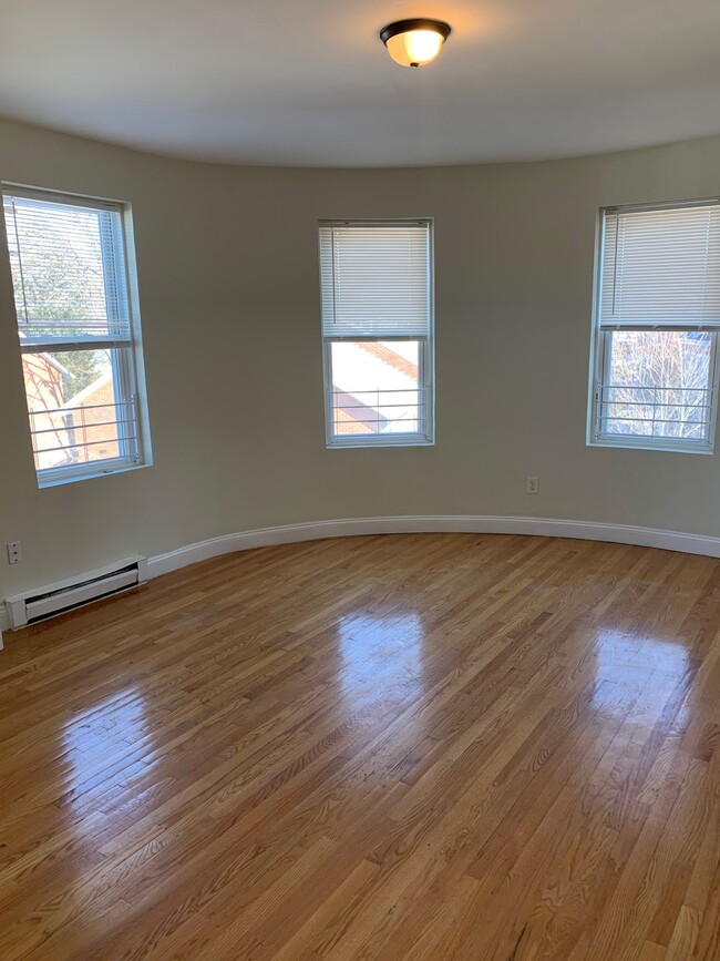 Building Photo - 113 Regent St