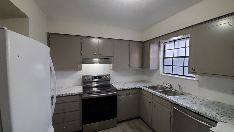 Building Photo - 2042 Magill St