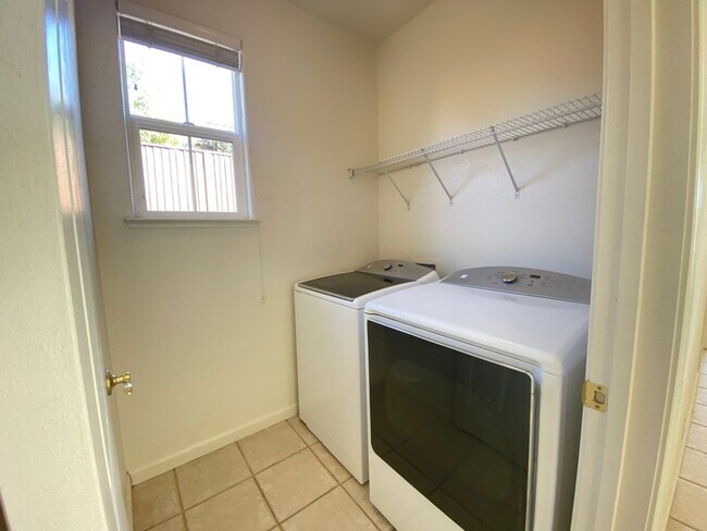 Building Photo - Mediterranean-style 4-bedroom in Seaside Highlands!