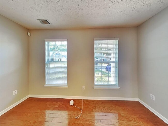 Building Photo - 1401 Gates Cir SE