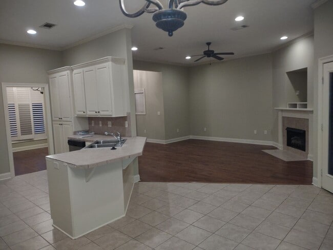 Building Photo - 446 Ash Tree Ln