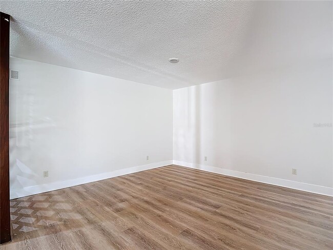 Building Photo - 4072 Belmoor Dr