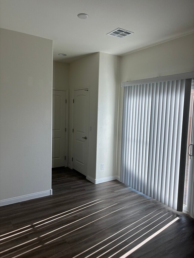 Building Photo - Beautiful 4 Bedroom Home in Southwest Vegas!